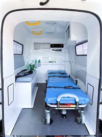 Ambulância sobre pickup Fiat Strada, foto 4, transformado pela R&R Veículos Especiais