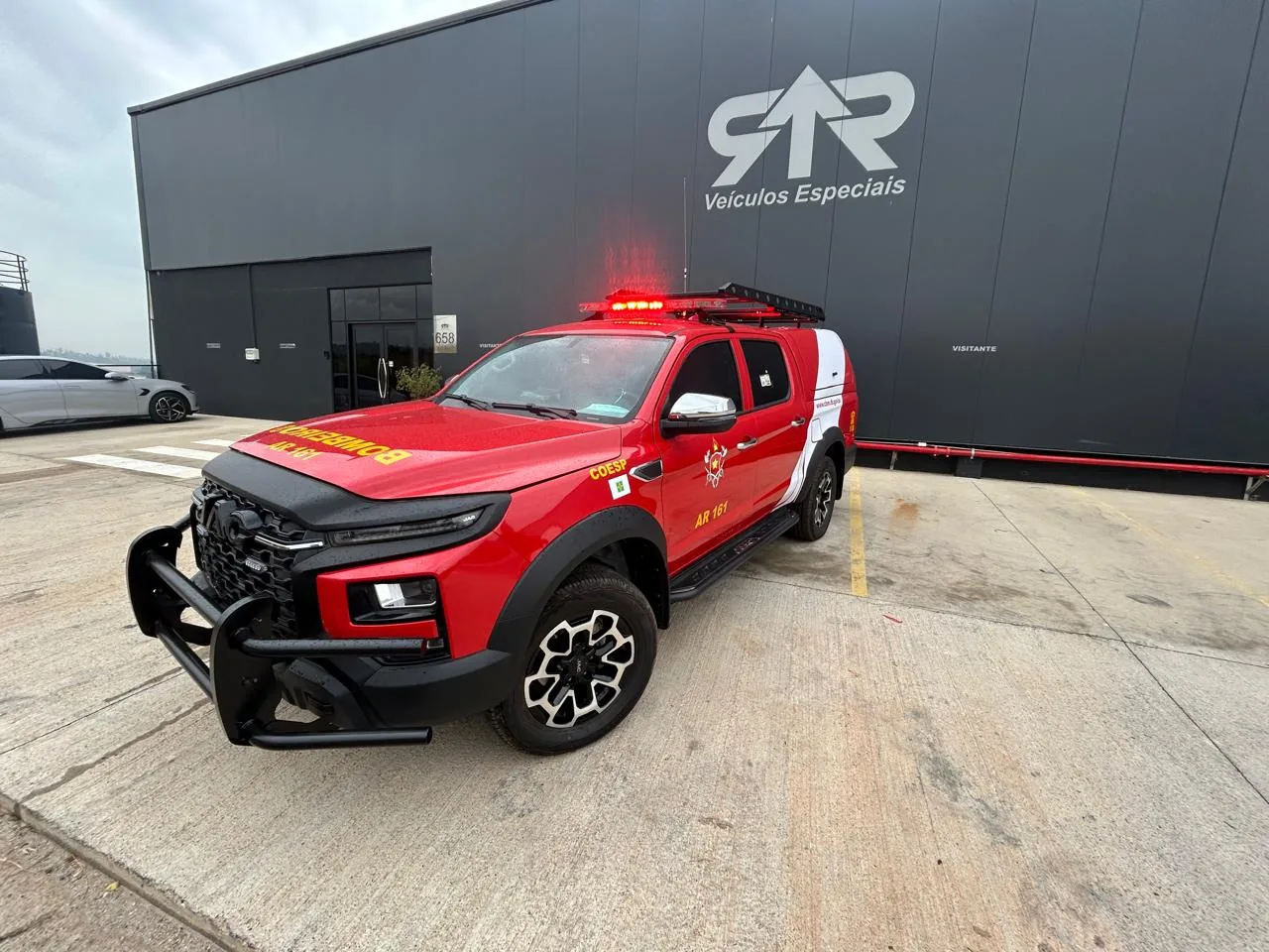 Frota de pickups JAC de resgate dos Bombeiros do Pará, viatura AR 161, transformado pela R&R Veículos Especiais