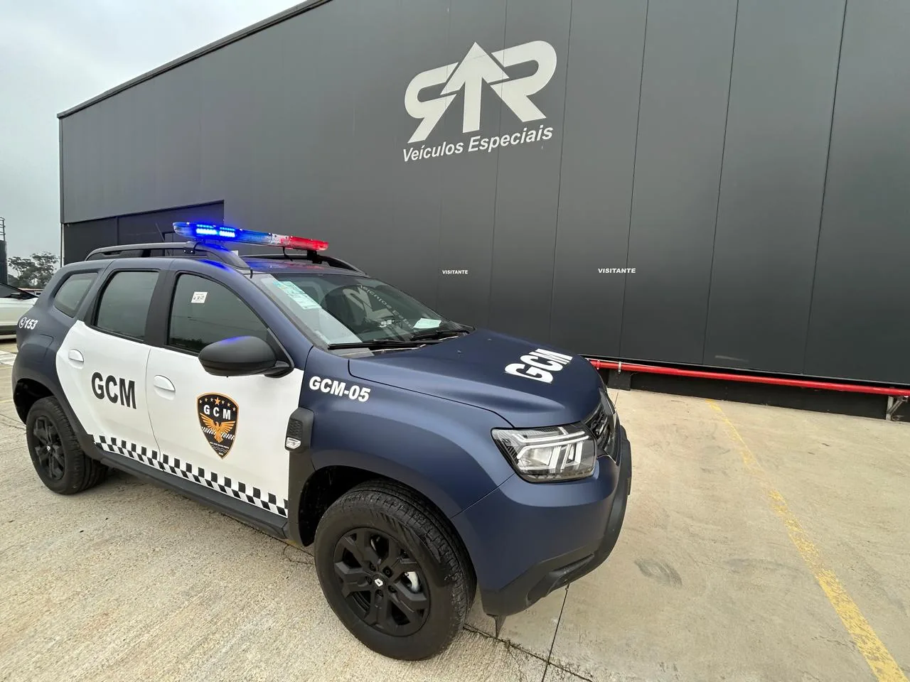Viatura Renault Duster da Guarda Civil Municipal de José da Boa Vista, vista 3/4 dianteira, transformado pela R&R Veículos Especiais