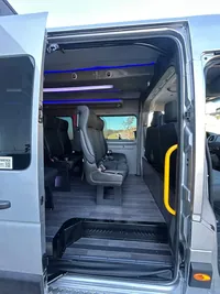 Van de transporte de passageiros sobre Renault Master, foto 3, transformado pela R&R Veículos Especiais