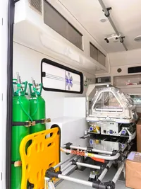 Ambulância tipo UTI sobre pickup Toyota Hilux, foto 5, transformado pela R&R Veículos Especiais